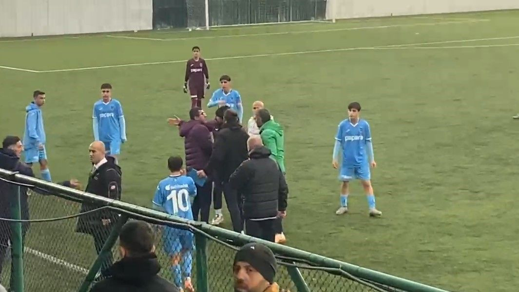 Rizespor-Trabzonspor maçında kavga çıktı: Polis biber gazı ile müdahale etti! - Sayfa 5