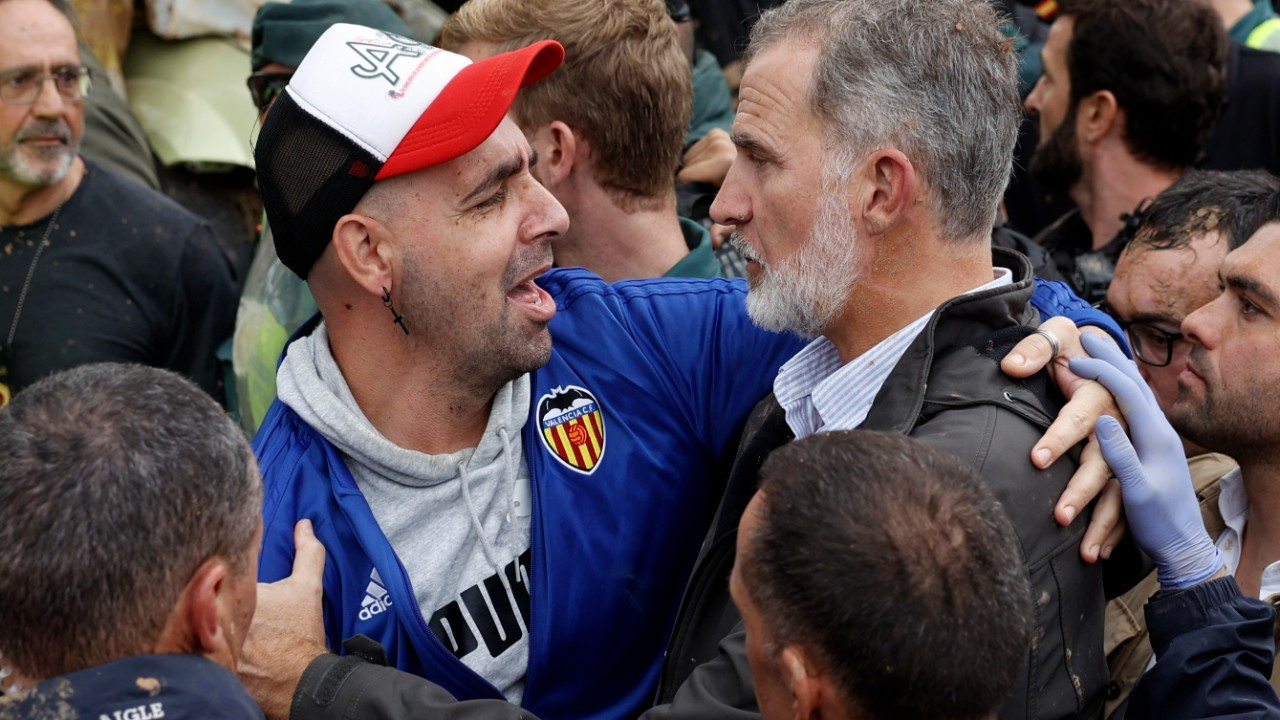 İspanya Kralı Felipe ve Başbakan Sanchez'e Sel Felaketinde Protesto Saldırısı