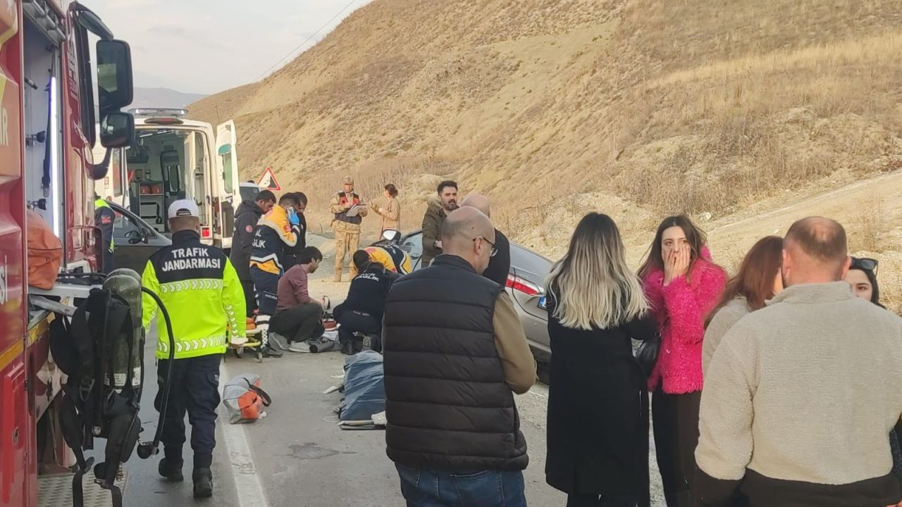 Erzurum'da Feci Trafik Kazası: 2 Ölü, 3 Yaralı - Sayfa 1