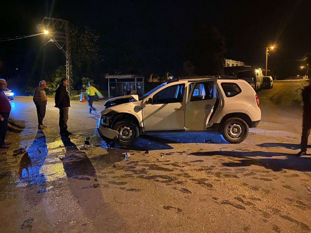 Antalya'da Kavşakta İki Araç Çarpıştı: 3 Yaralı - Sayfa 2