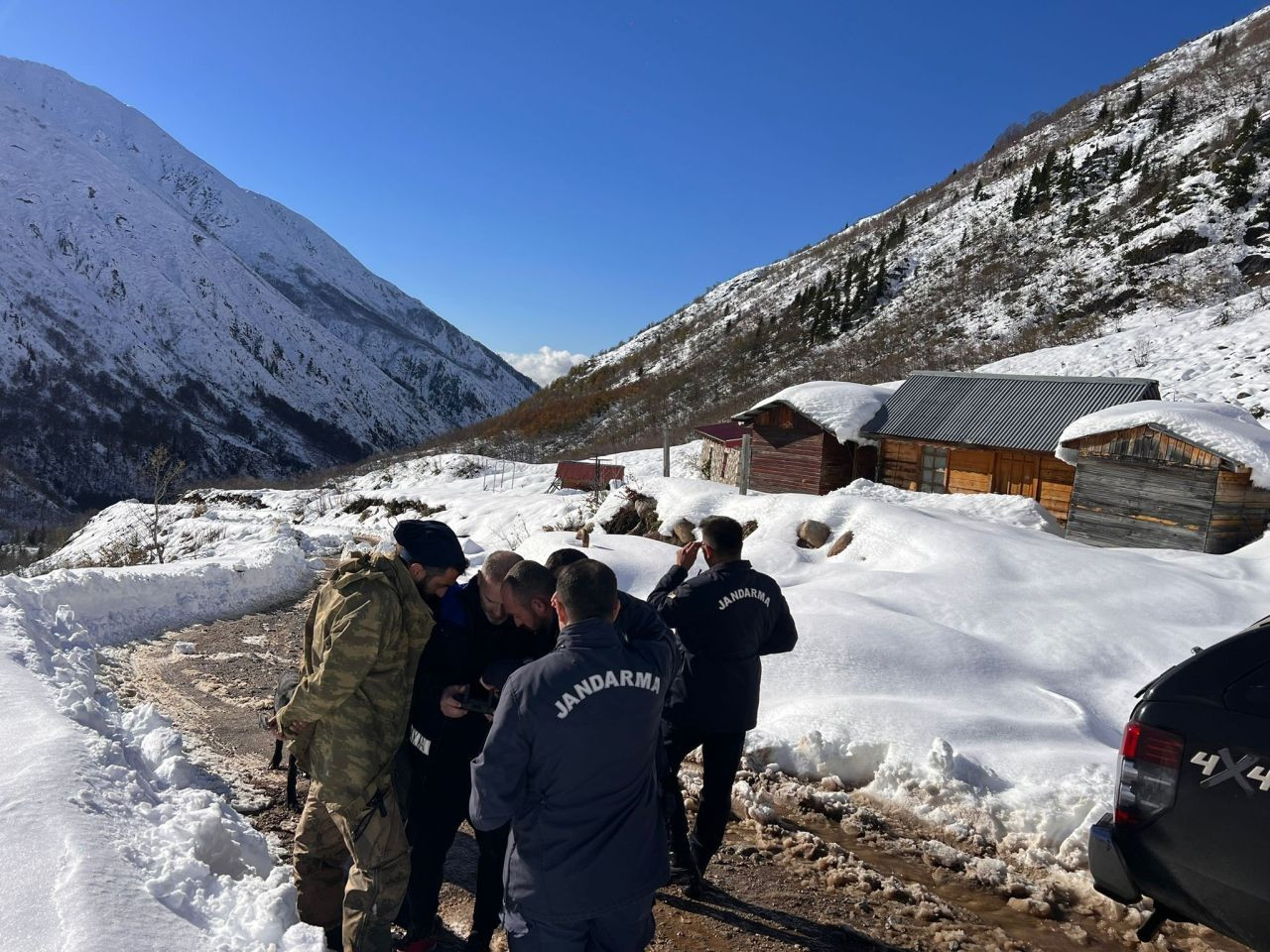 Ayı saldırdığı için ahırdan kaçan sürü 20 gündür Rize'nin karlı dağlarında aranıyor - Sayfa 5