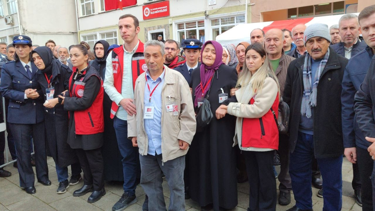 Trafik kazasında şehit olan polis memuru son yolculuğuna uğurlandı - Sayfa 5