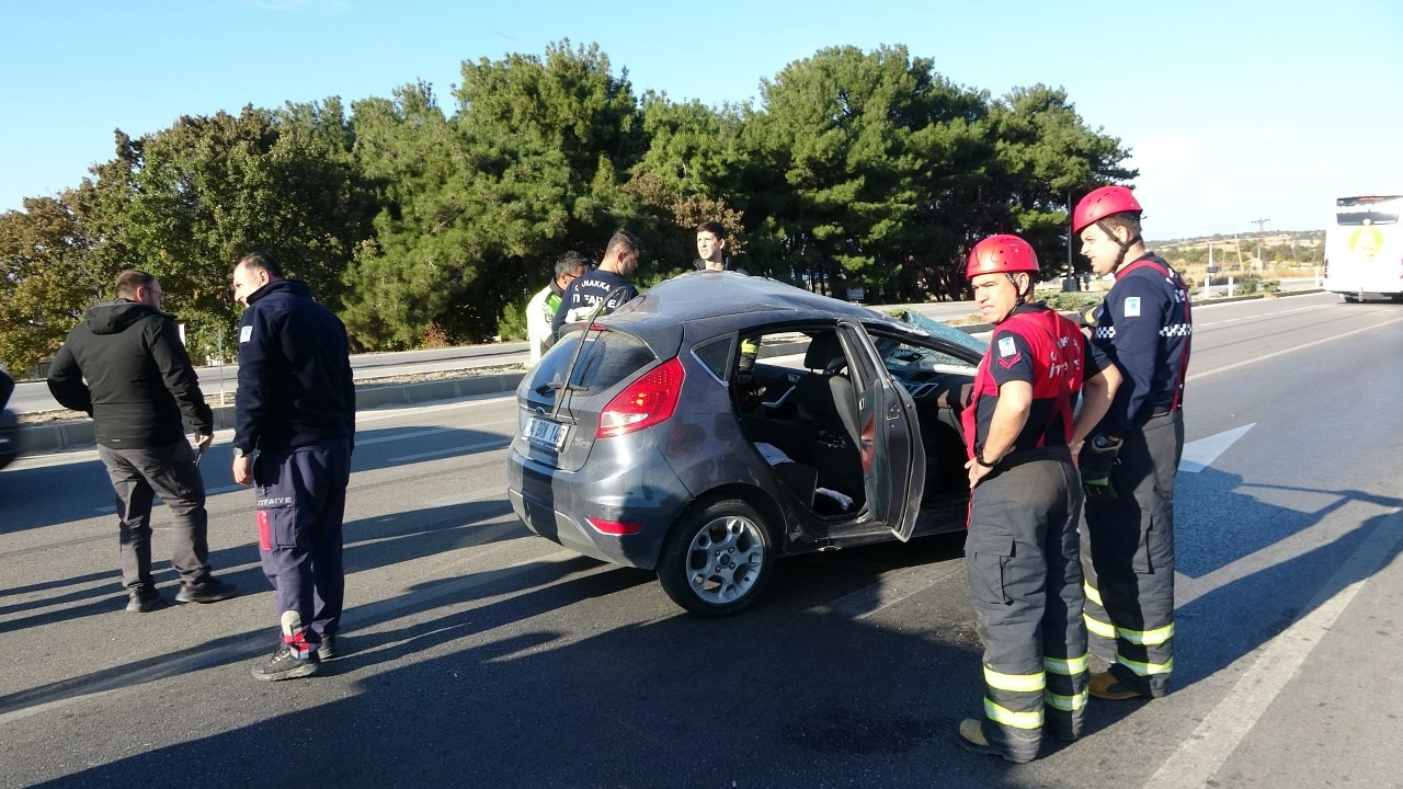 Çanakkale’de takla atıp, 100 metre sürüklenen otomobilin sürücüsü ağır yaralandı