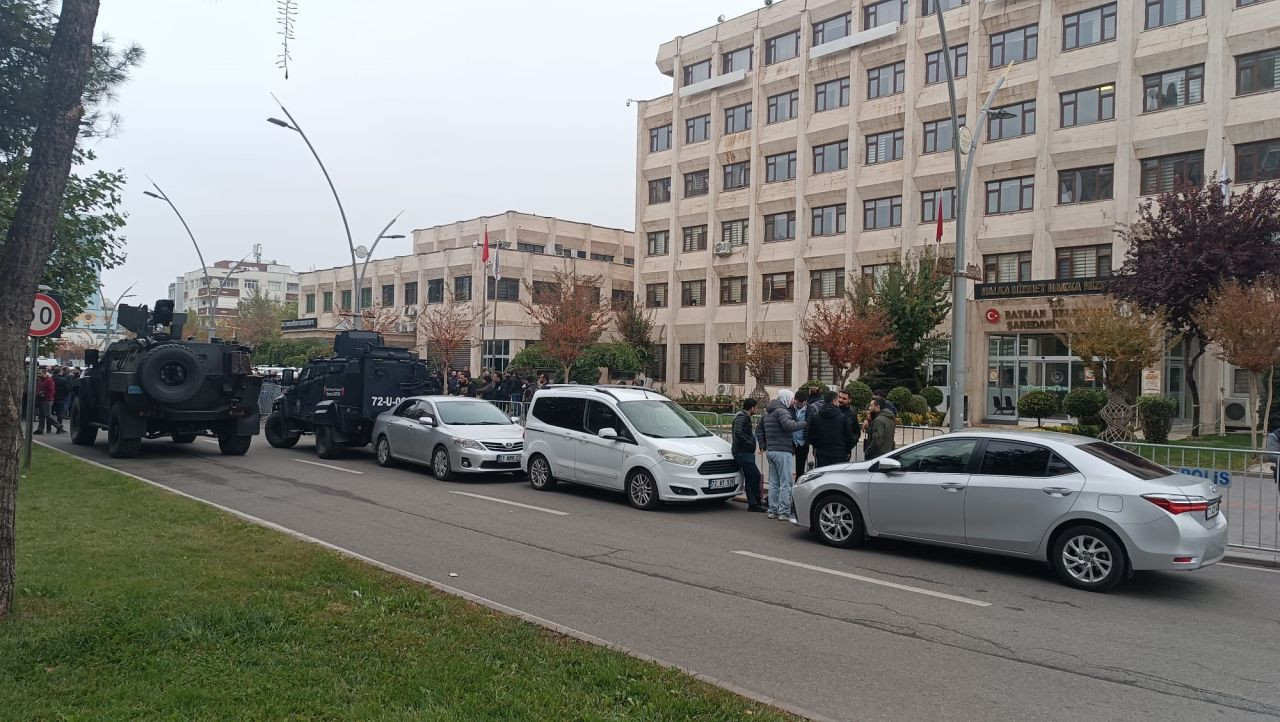 Batman’da Polise Taş Atan Gruba Müdahale: 9 Kişi Gözaltında - Sayfa 6