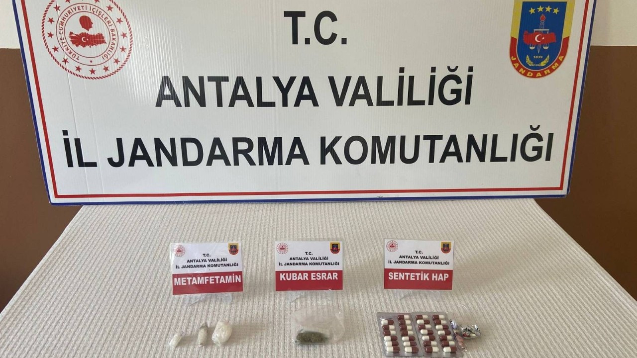 Otobüste Üzerinden 5 Çeşit Uyuşturucu Çıkan Yolcu Tutuklandı