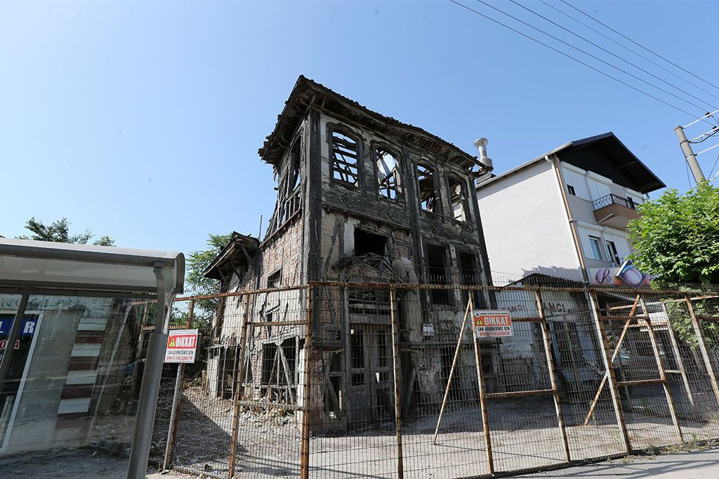 Sakarya'da Tarihi Miras Yeniden Hayat Buluyor: 100 Yıllık Konak Aslına Uygun İnşa Edilecek - Sayfa 2