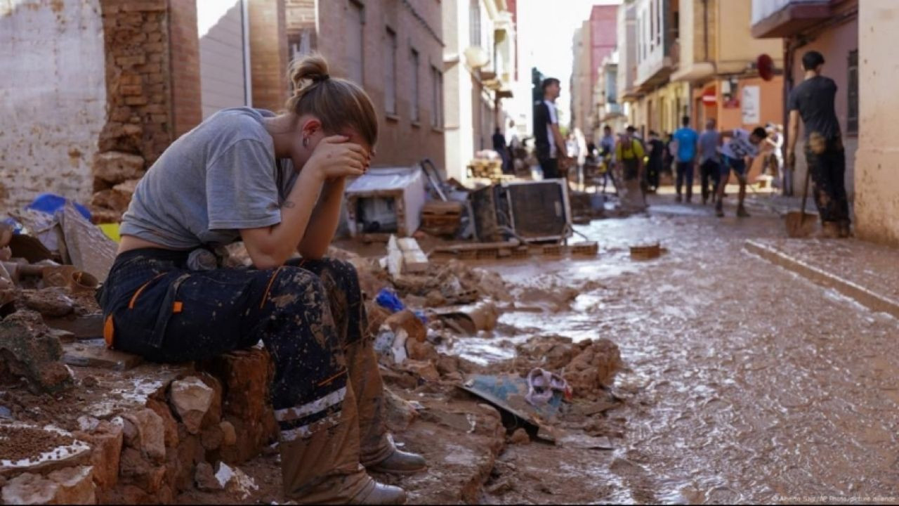 İspanya halkının öfkesi dinmiyor: Son 50 yılın en büyük sel felaketinin faturası belli oldu - Sayfa 7