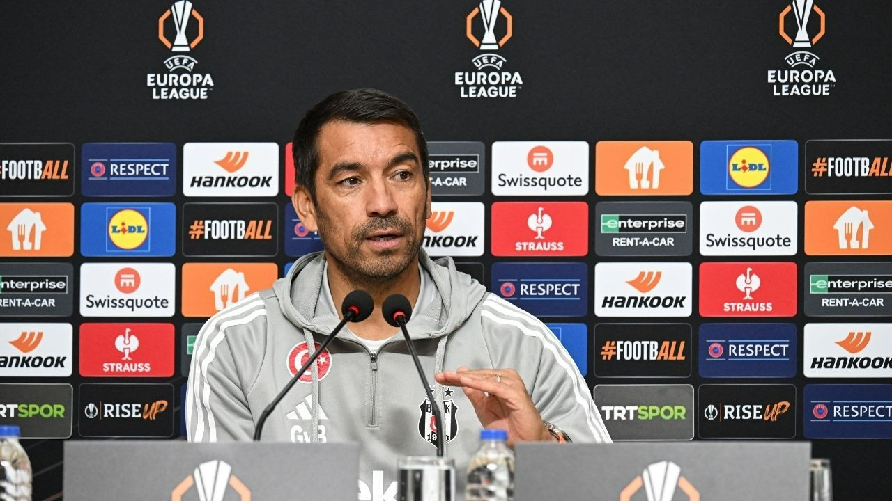 Van Bronckhorst ileri uçta kimi oynatacak?