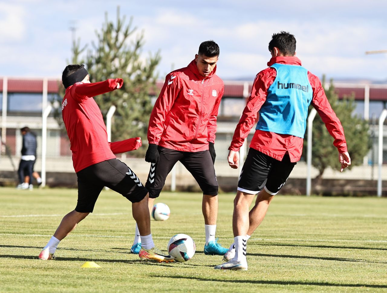 Sivasspor, Fenerbahçe maçının hazırlıklarını sürdürdü - Sayfa 4