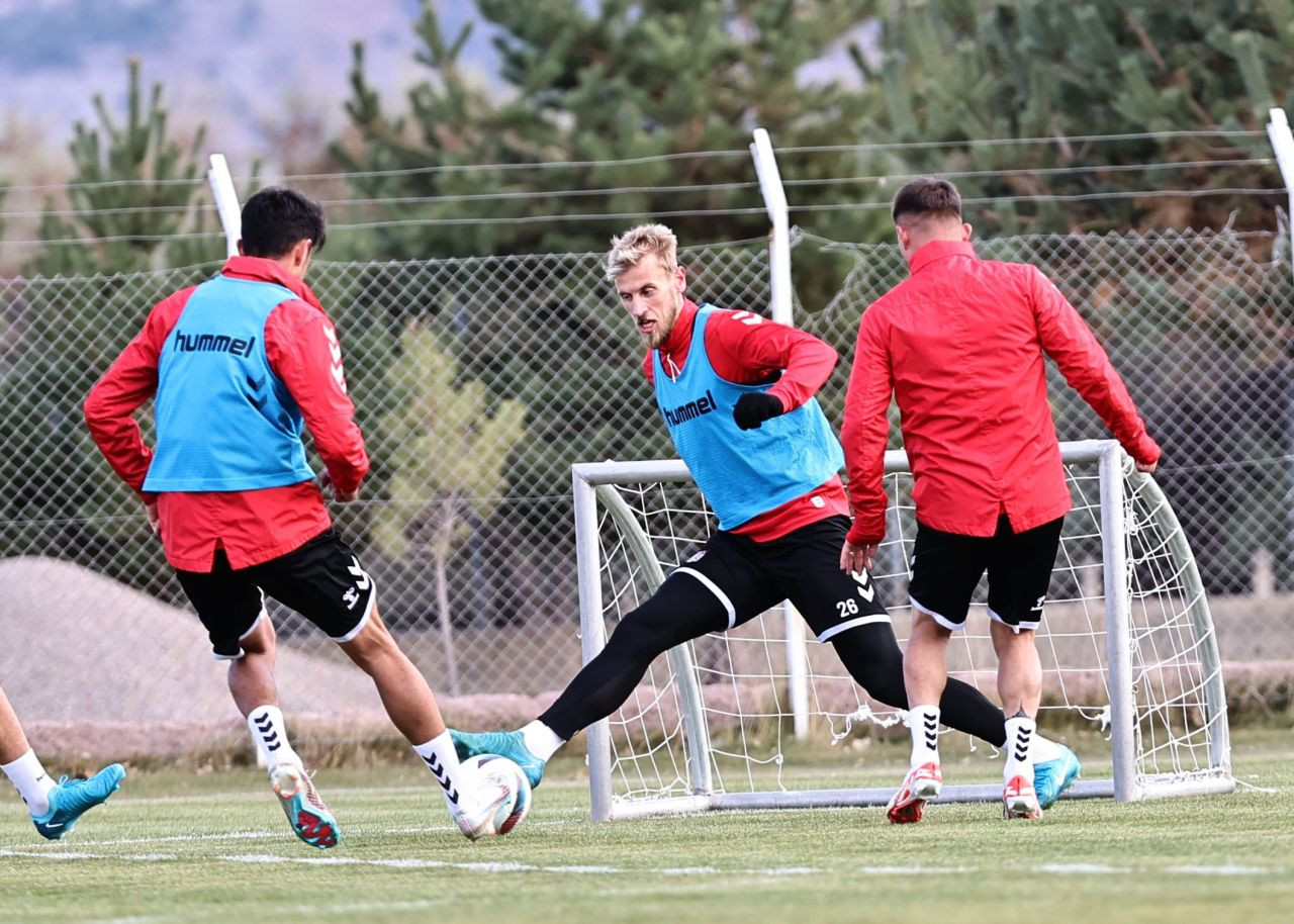 Sivasspor, Fenerbahçe maçının hazırlıklarını sürdürdü - Sayfa 2