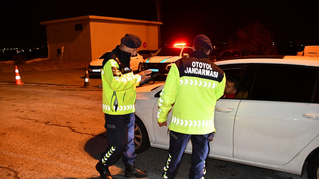 Hatay Otoyol Jandarması Dörtyol'da Trafik Denetimi Gerçekleştirdi