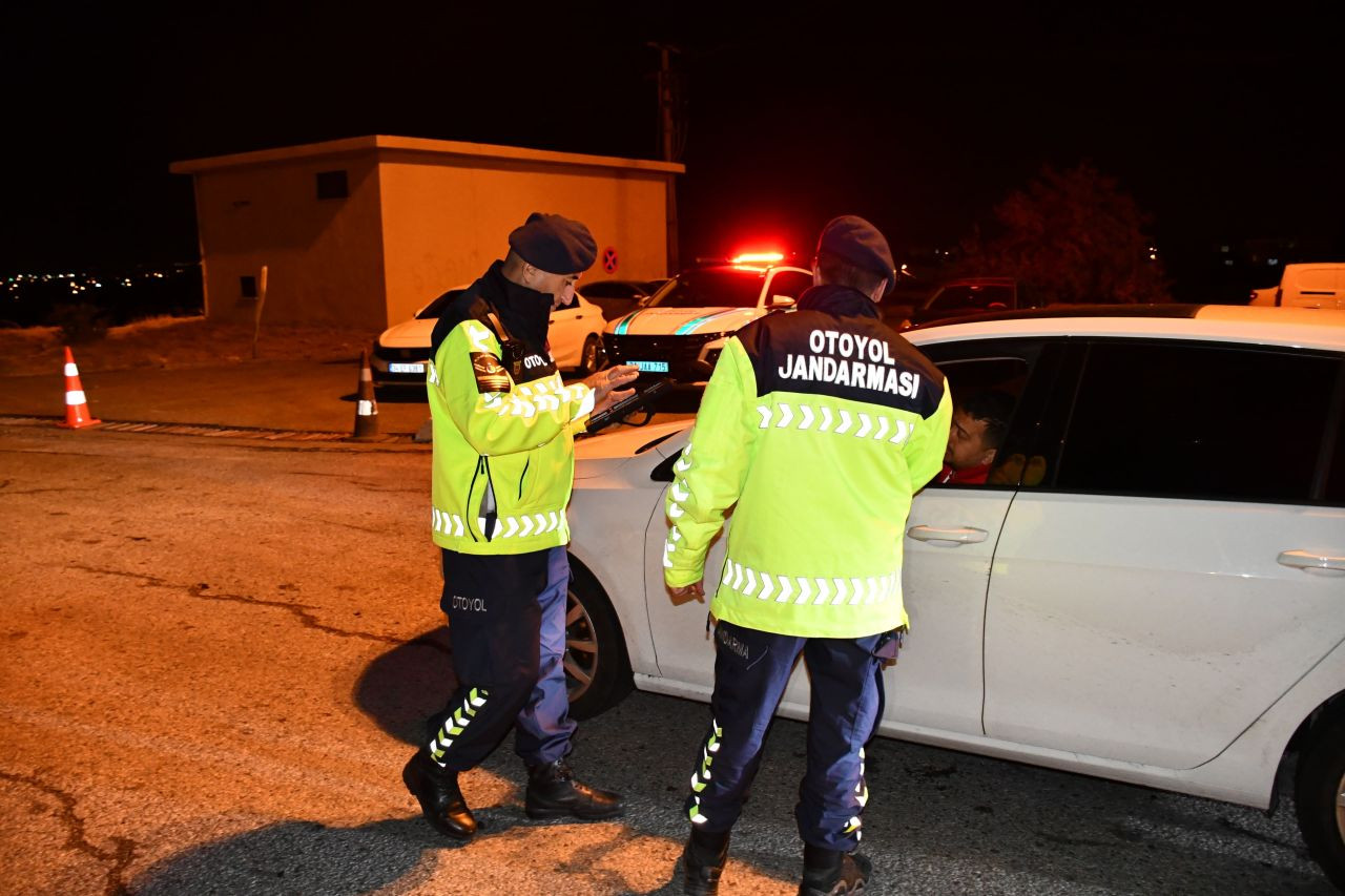 Hatay Otoyol Jandarması Dörtyol'da Trafik Denetimi Gerçekleştirdi - Sayfa 3