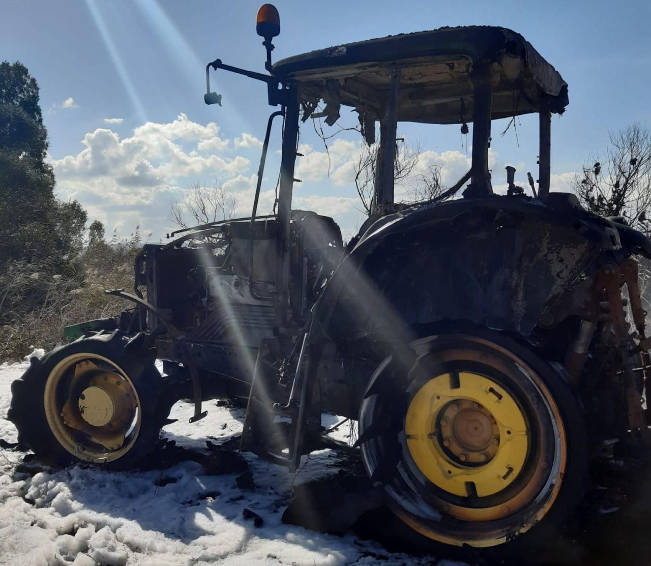 Balıkesir Gönen'de Tarlada Çalışan Traktör Alev Aldı - Sayfa 1