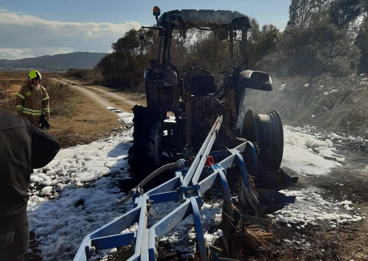 Balıkesir Gönen'de Tarlada Çalışan Traktör Alev Aldı - Sayfa 2