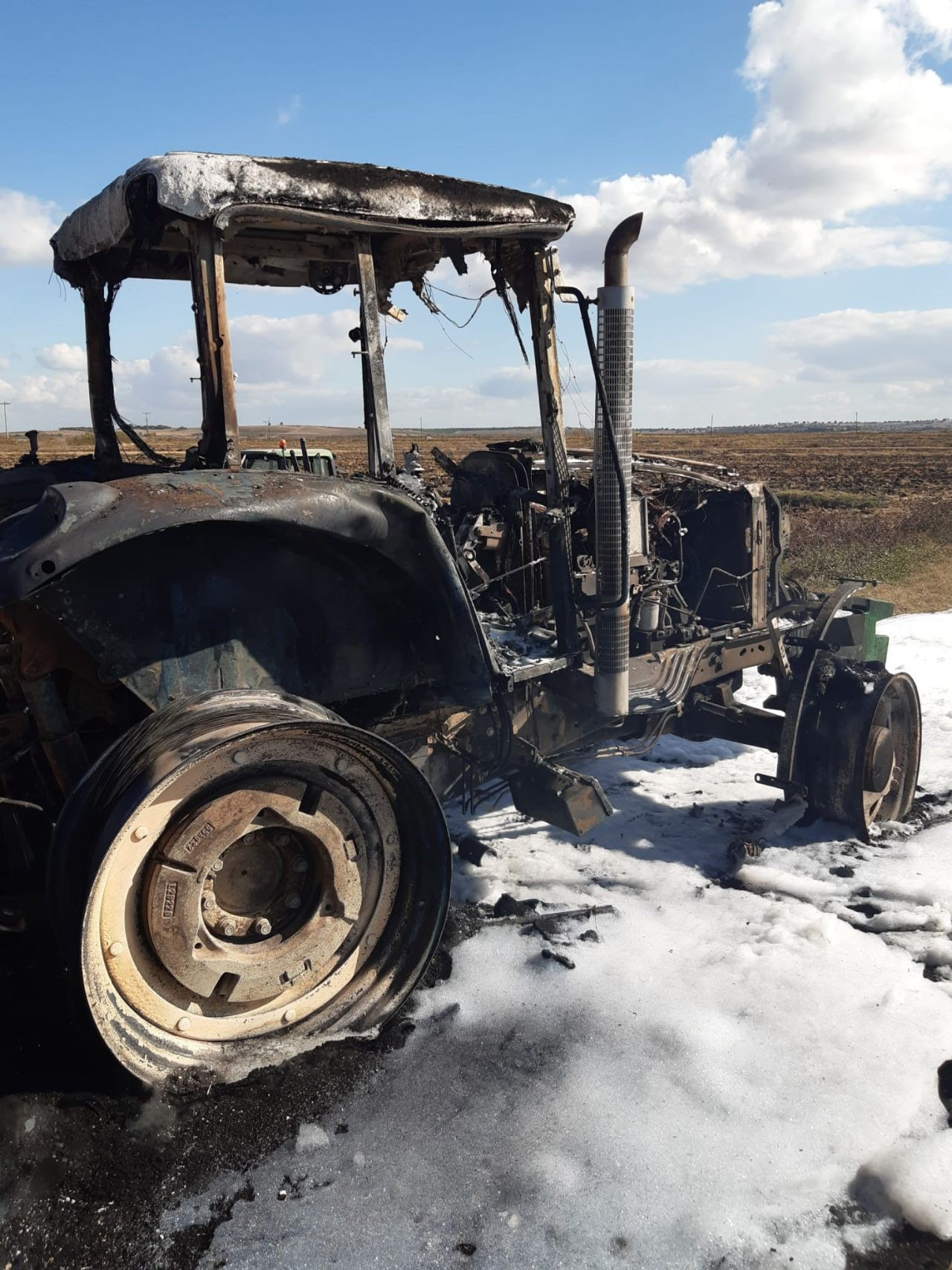 Balıkesir Gönen'de Tarlada Çalışan Traktör Alev Aldı - Sayfa 4