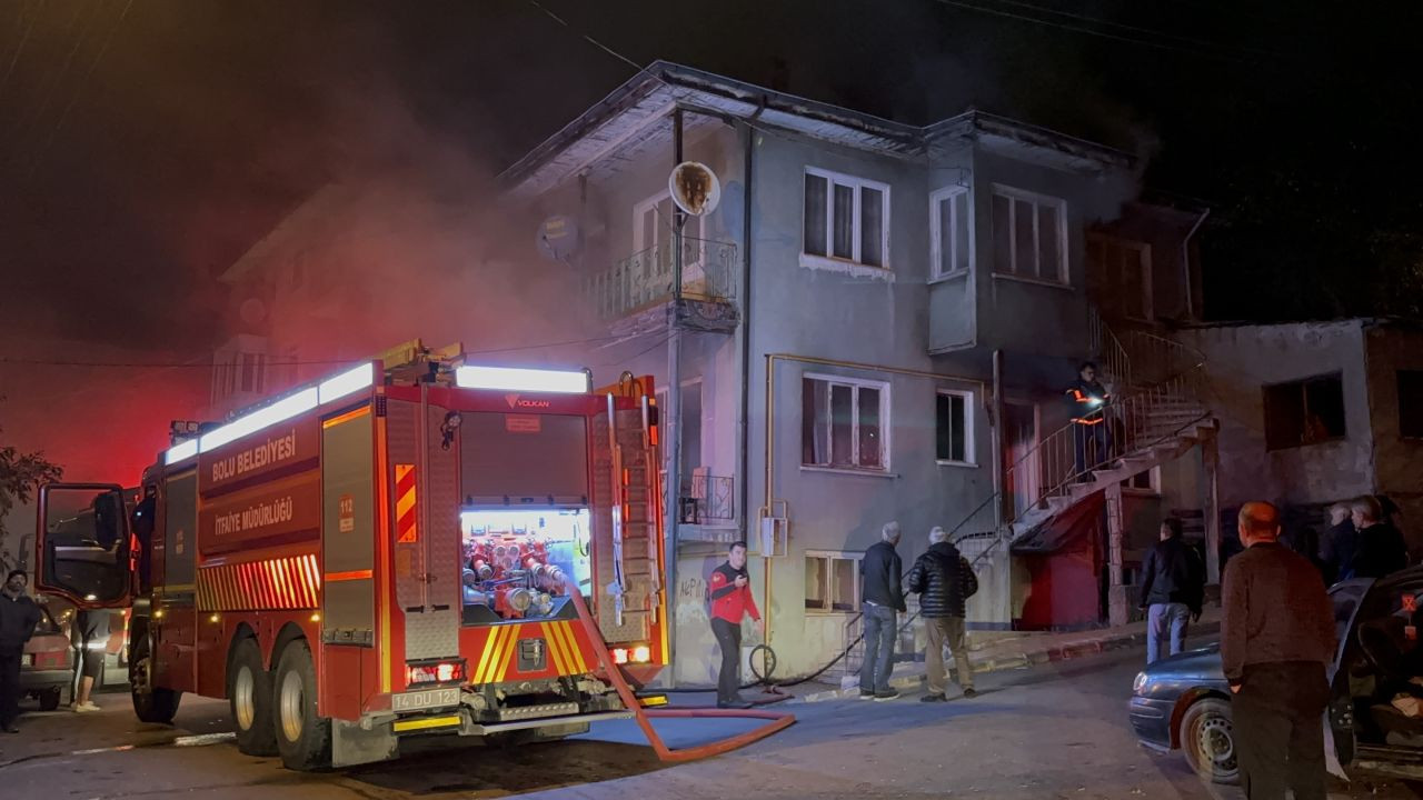 Bolu'da 3 Katlı Evde Çıkan Yangın Evi Kullanılamaz Hale Getirdi - Sayfa 1