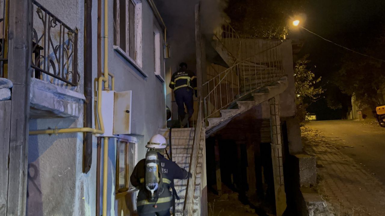 Bolu'da 3 Katlı Evde Çıkan Yangın Evi Kullanılamaz Hale Getirdi - Sayfa 3