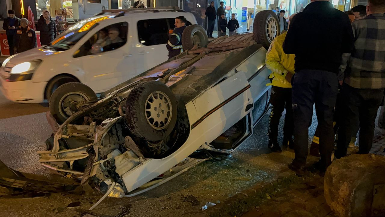 Kastamonu'da Elektrik Direğine Çarpan Araç Takla Attı - Sayfa 4