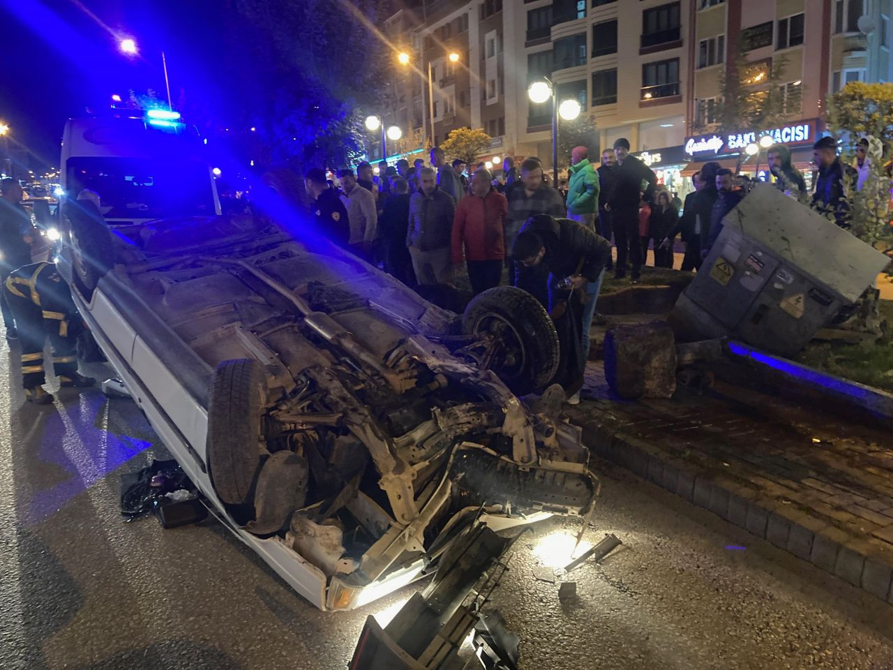 Kastamonu'da Elektrik Direğine Çarpan Araç Takla Attı - Sayfa 2