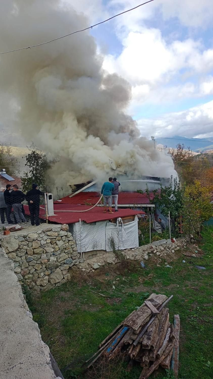 Alevlere Teslim Olan Ev Kül Oldu: Bayramören'de Yangın - Sayfa 2