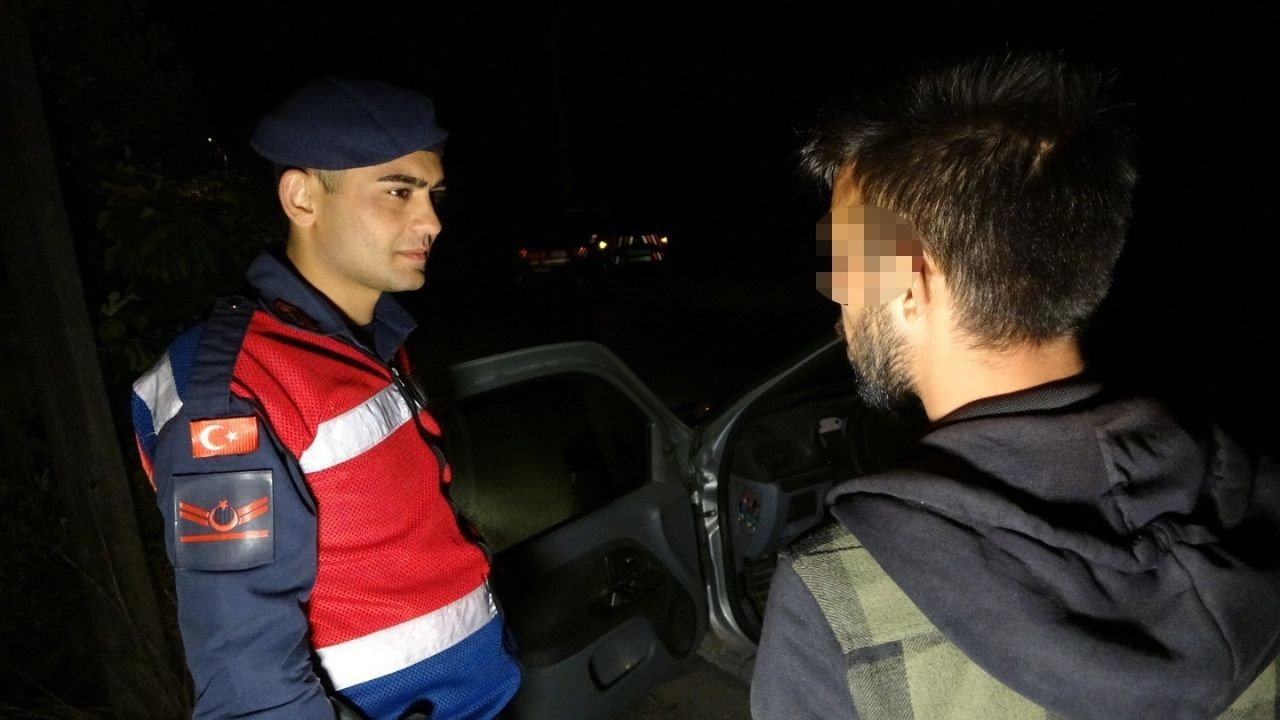 Bu Sefer Güldürdü: Alkollü Arabada Sızdı Uyandırılınca Komik Şeyler Söyledi