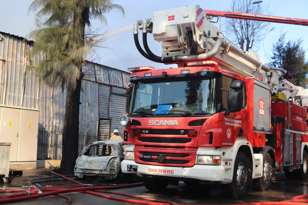 İzmir Çiğli'de Kimya Fabrikasında Yangın Ve Patlamalar: 2 Yaralı! - Sayfa 3