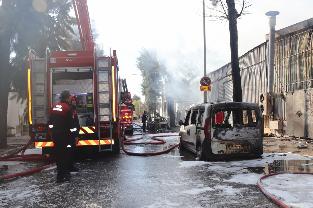 İzmir Çiğli'de Kimya Fabrikasında Yangın Ve Patlamalar: 2 Yaralı! - Sayfa 6