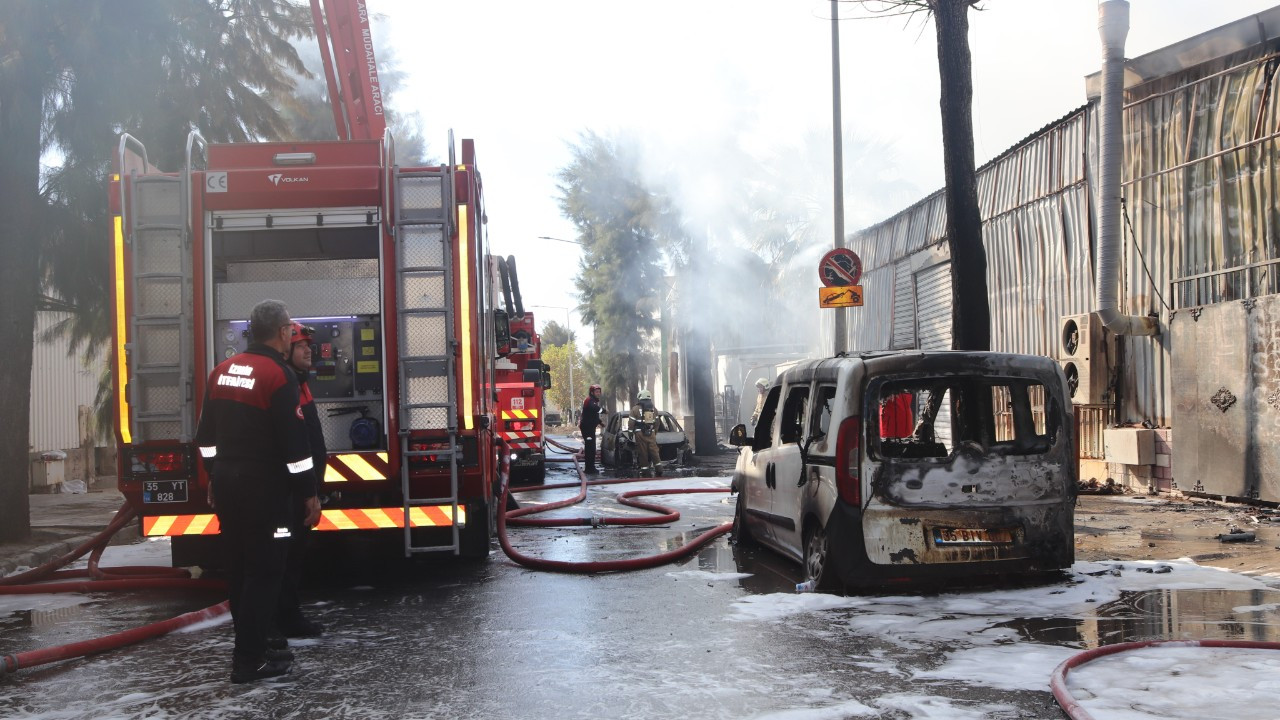 İzmir Çiğli'de Kimya Fabrikasında Yangın Ve Patlamalar: 2 Yaralı!