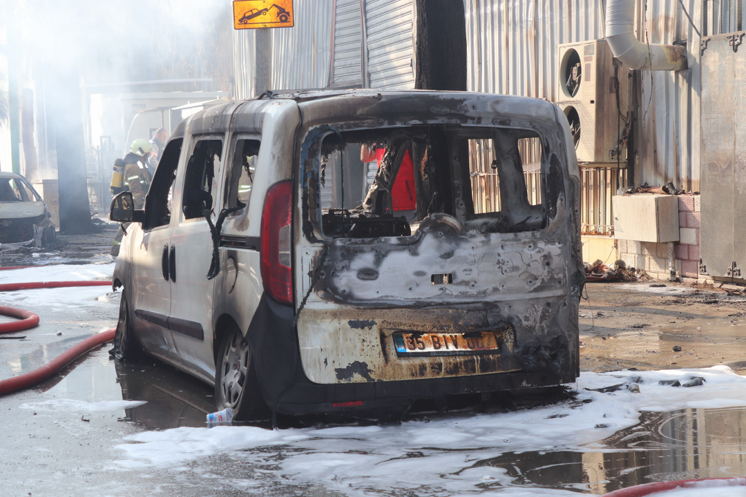 İzmir Çiğli'de Kimya Fabrikasında Yangın Ve Patlamalar: 2 Yaralı! - Sayfa 7