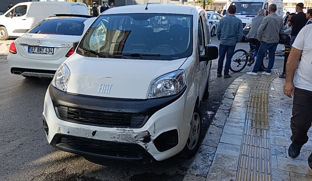 Ticari Aracın Çarptığı Motosikletteki 2 Kişi Savrulup Yaralandı: İşte O Anlar - Sayfa 4