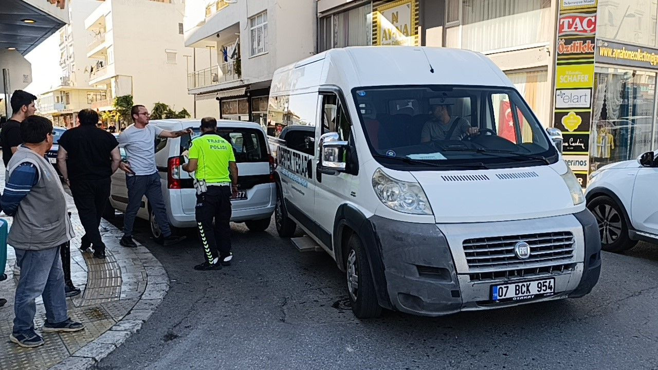 Ticari Aracın Çarptığı Motosikletteki 2 Kişi Savrulup Yaralandı: İşte O Anlar - Sayfa 3