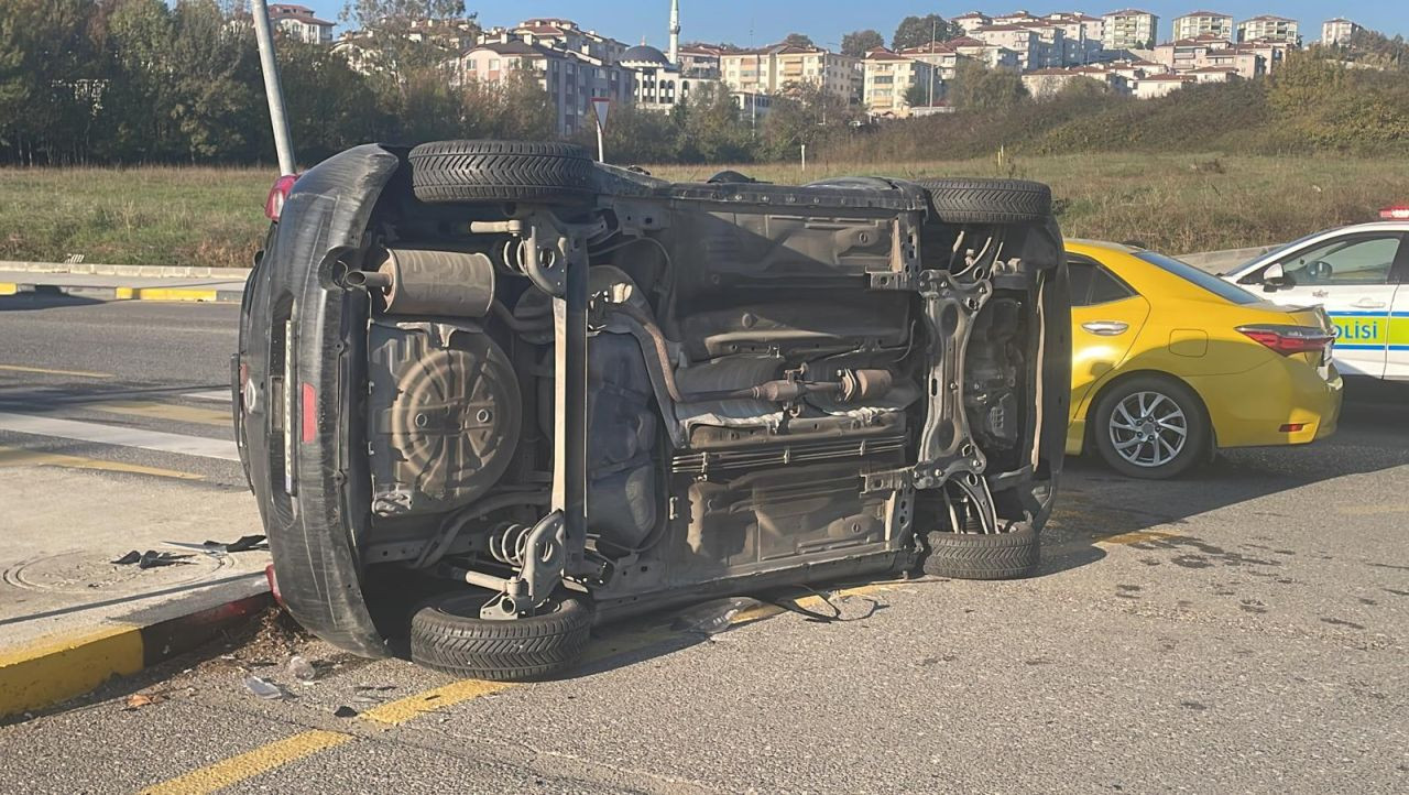 Sakarya'da Feci Kaza: Hafif Ticari Araçla Çarpışan Otomobil Devrildi 1 Yaralı! - Sayfa 5