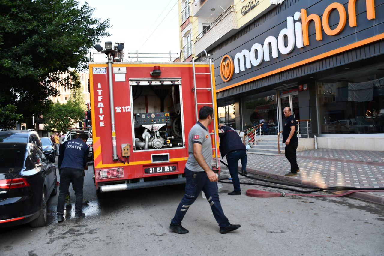 Hatay'da 2 Katlı Evde Çıkan Yangın Kısa Sürede Söndürüldü - Sayfa 3