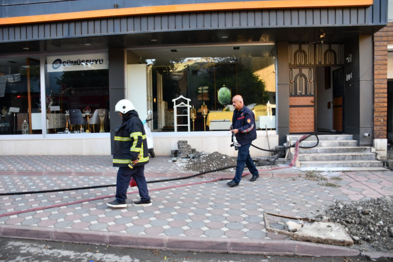 Hatay'da 2 Katlı Evde Çıkan Yangın Kısa Sürede Söndürüldü - Sayfa 2