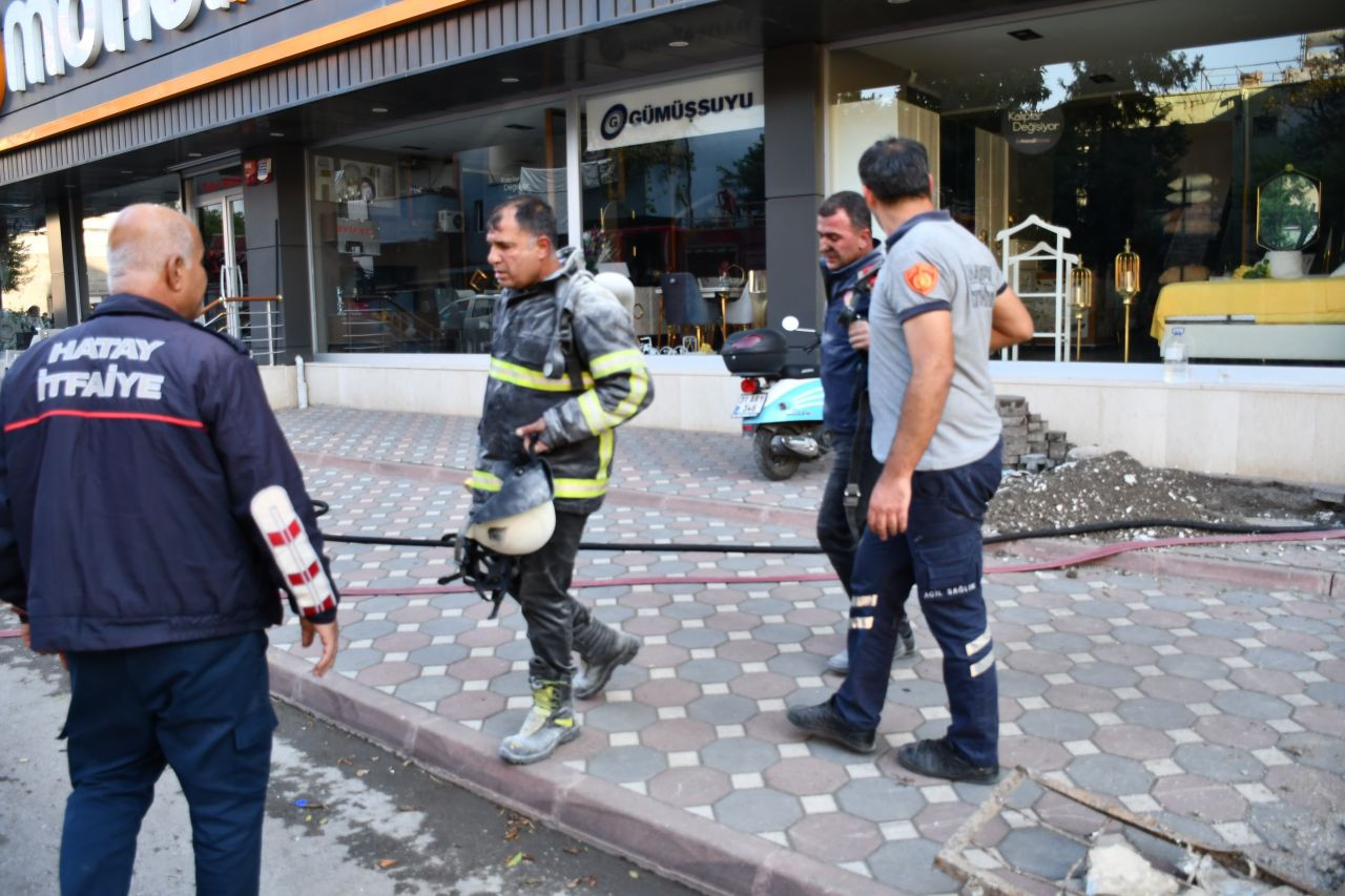 Hatay'da 2 Katlı Evde Çıkan Yangın Kısa Sürede Söndürüldü - Sayfa 1