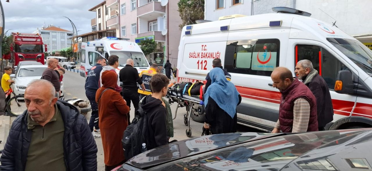 Sakarya'da Lastiği Patlayan Motosiklet Kadına Çarptı: 2 Yaralı - Sayfa 4