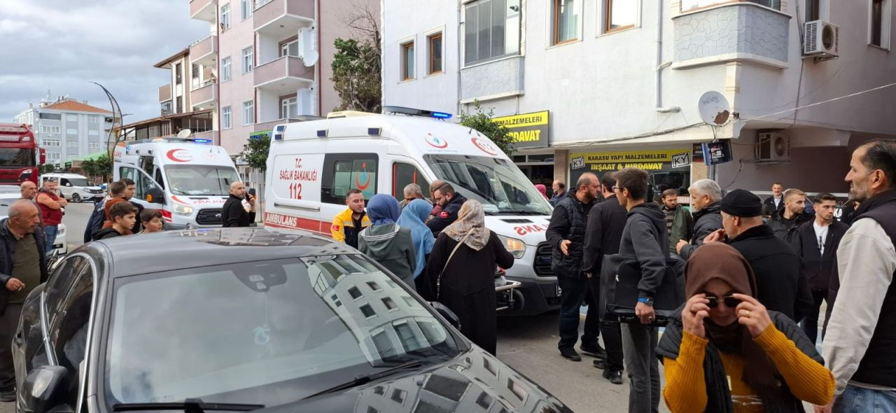 Sakarya'da Lastiği Patlayan Motosiklet Kadına Çarptı: 2 Yaralı - Sayfa 1