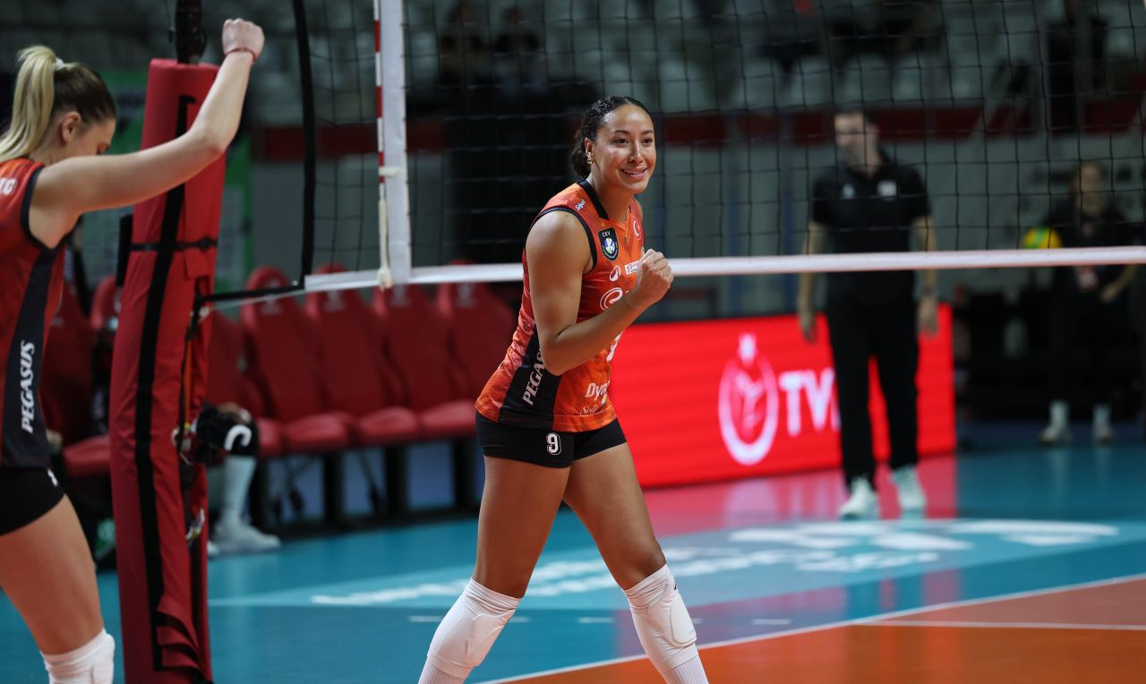 Eczacıbaşı Dynavit, CEV Şampiyonlar Ligi’ne 3-0’lık Galibiyetle Başladı - Sayfa 4