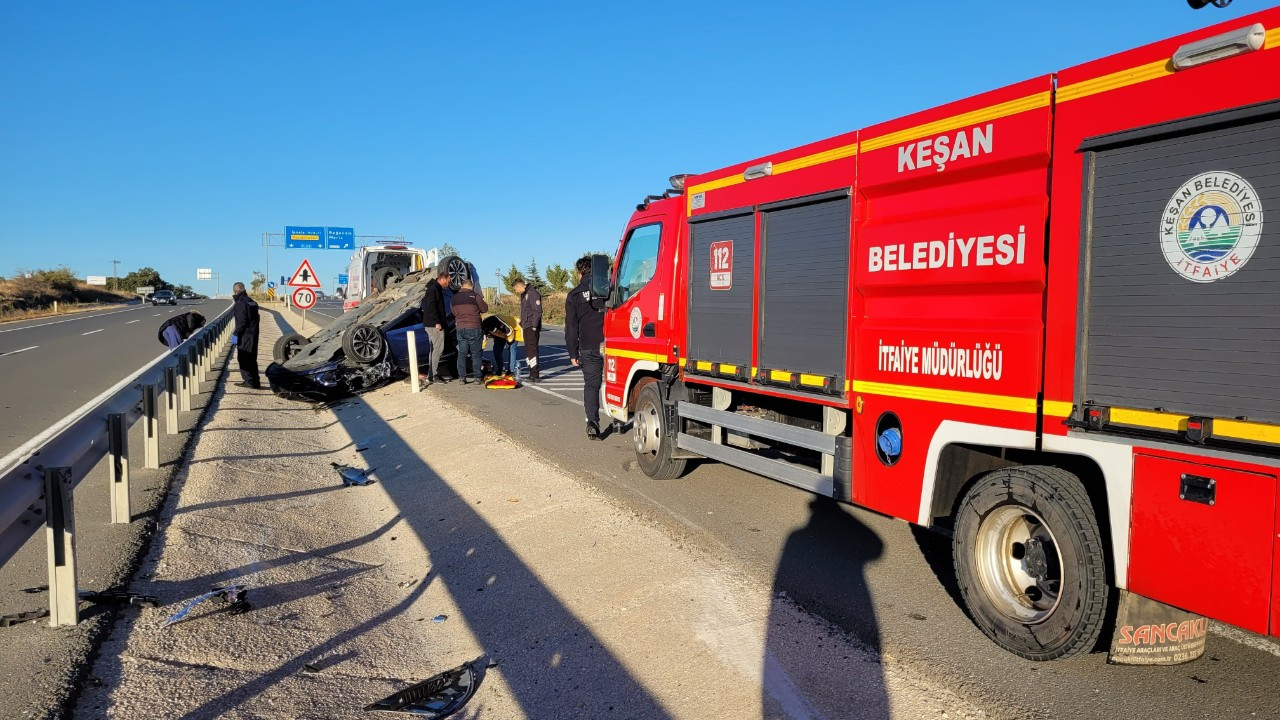 Kazaya Bakmak İçin Yavaşlayan Ticari Araca Otomobil Çarptı: 1 Yaralı