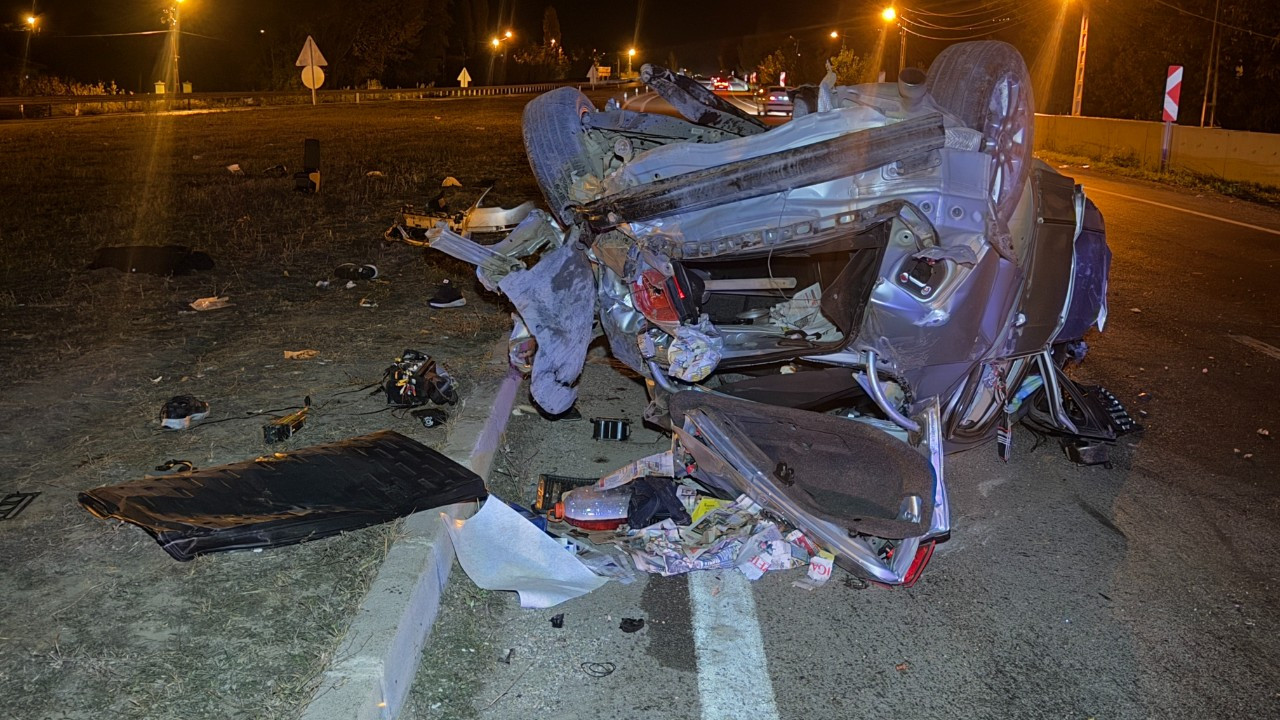 Tokat'ta Otomobilin Traktöre Çarpması Sonucu 5 Kişi Yaralandı