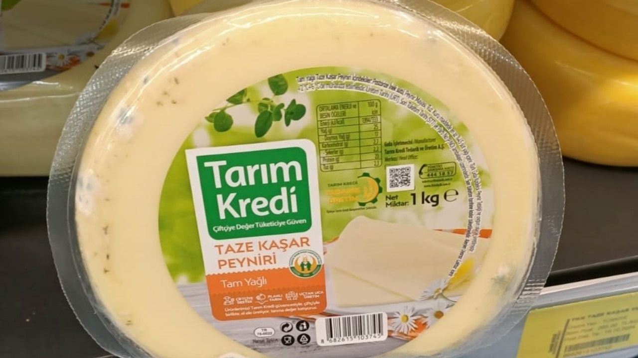 Tarım Kredi Kooperatif marketi reyonunda küflü kaşar peynir şoku!