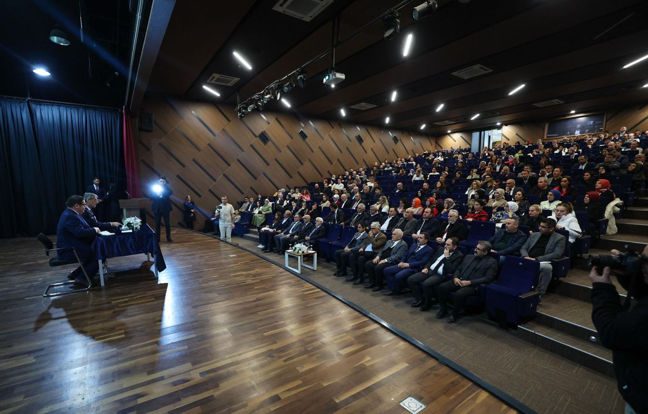 Başkan Alemdar, Deprem Gerçeğine Dikkat Çekti: "Yeni ve Güçlü Sakarya'da Gençler Hikâyelerini Yazacak" - Sayfa 1