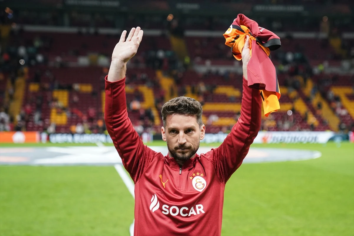 Dries Mertens'e "Dalya" Hediyesi: 100. Maç Plaketi - Sayfa 1