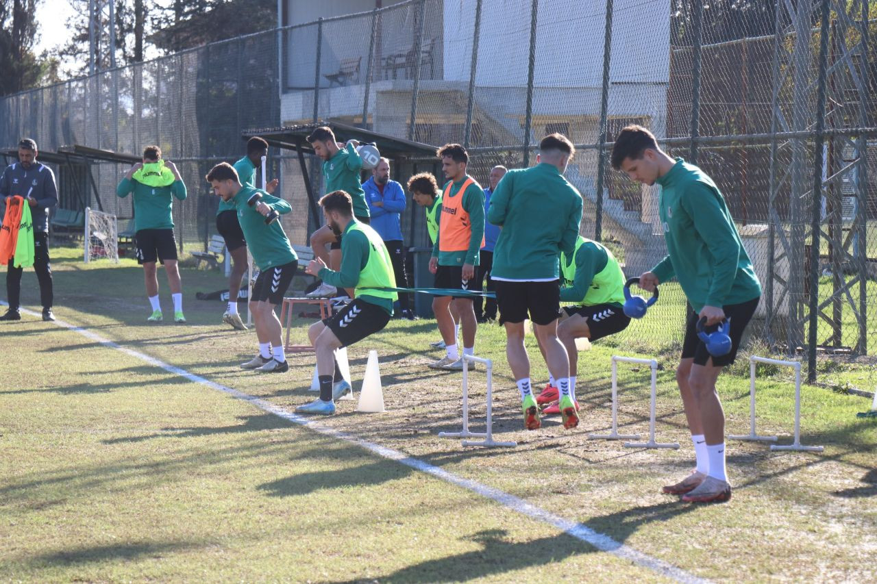 Mesut Bakkal: "Derbiye yakışır bir oyun oynamak istiyoruz" - Sayfa 8