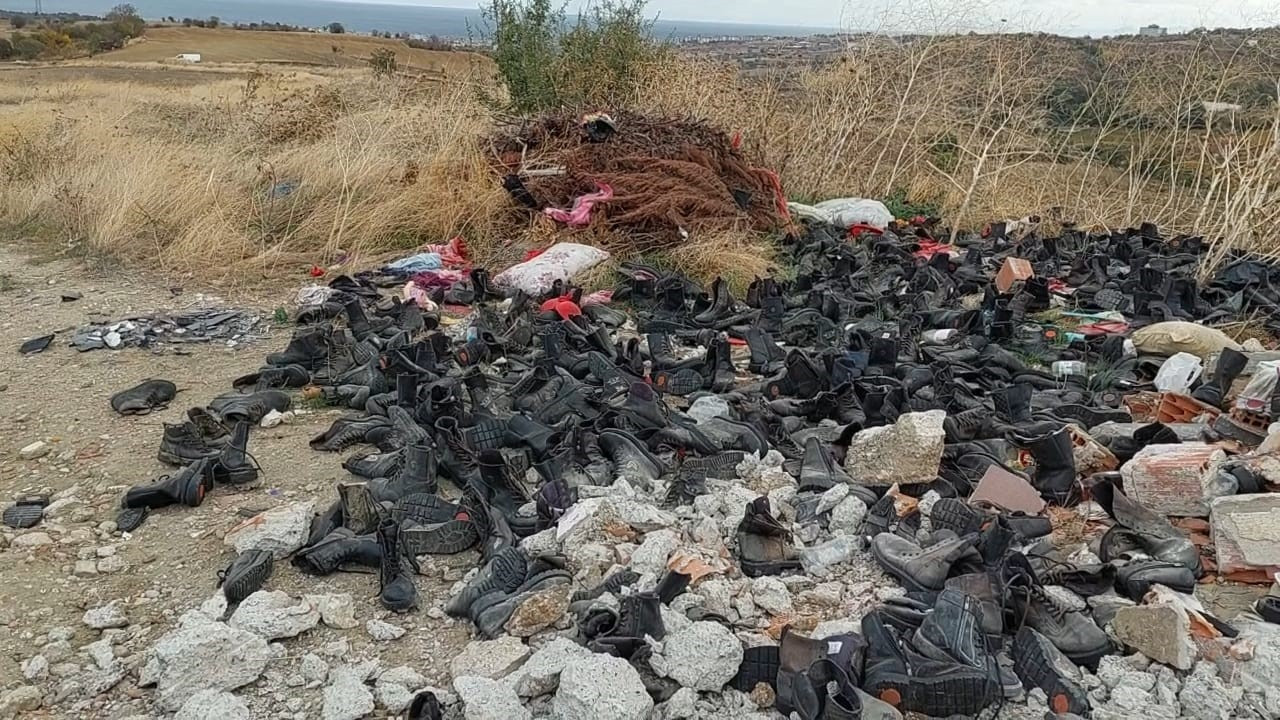 Tekirdağ'da kaçak döküm: ‘Ayakkabı mezarlığı' görüntüleri hayrete düşürdü