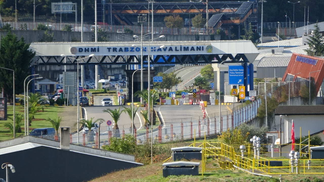 Trabzon Havalimanı  uçuşlara kapatıldı