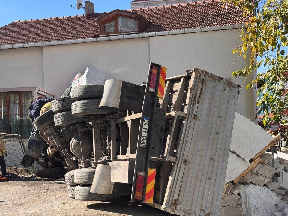 Kartal'da kontrolden çıkan tır eve girdi: 1 yaralı - Sayfa 4