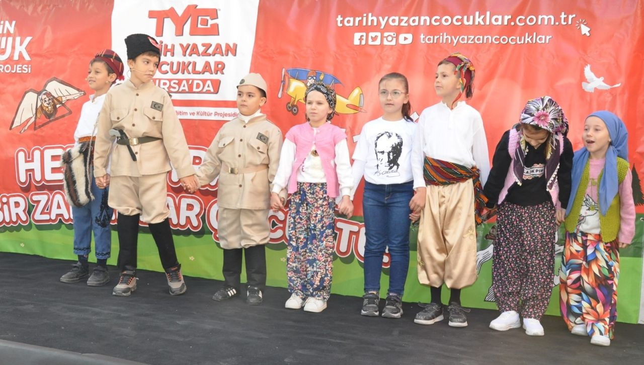 'Tarih yazan çocuklar' Mustafakemalpaşa'da - Sayfa 1