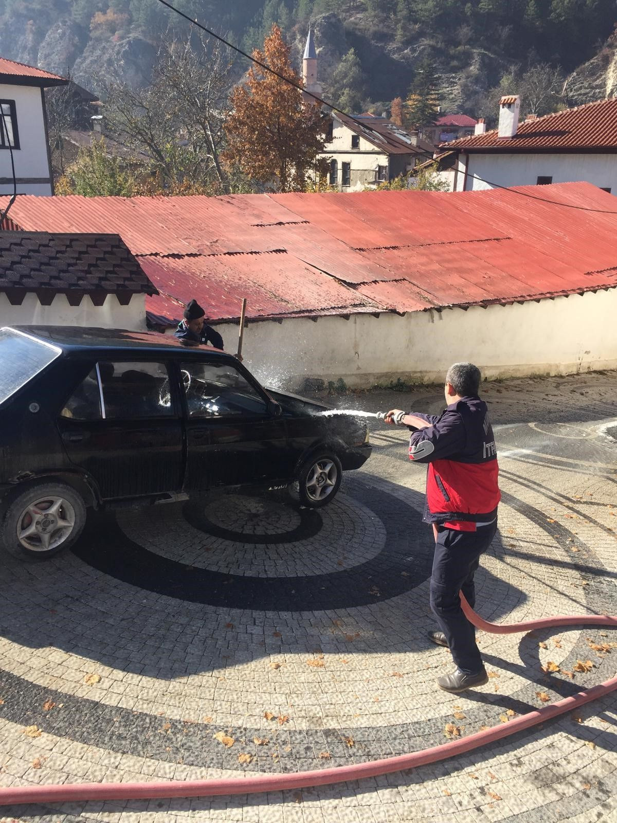 Bolu'da hareket halindeki araç alev alev yandı! - Sayfa 1