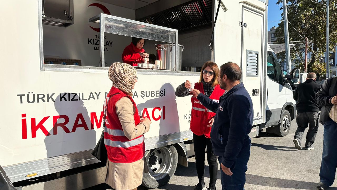 Kızılay'dan esnafa mesir macunlu süt ikramı - Sayfa 6